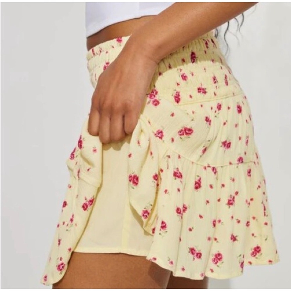 Garage Floral Smocked Skort Yellow Pink Rose Tiered Ruffle Mini Skirt XS - Picture 3 of 8